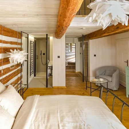 Homutuv Statek בית הארחה 3*