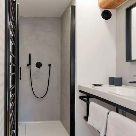 Homutuv Statek בית הארחה 3*